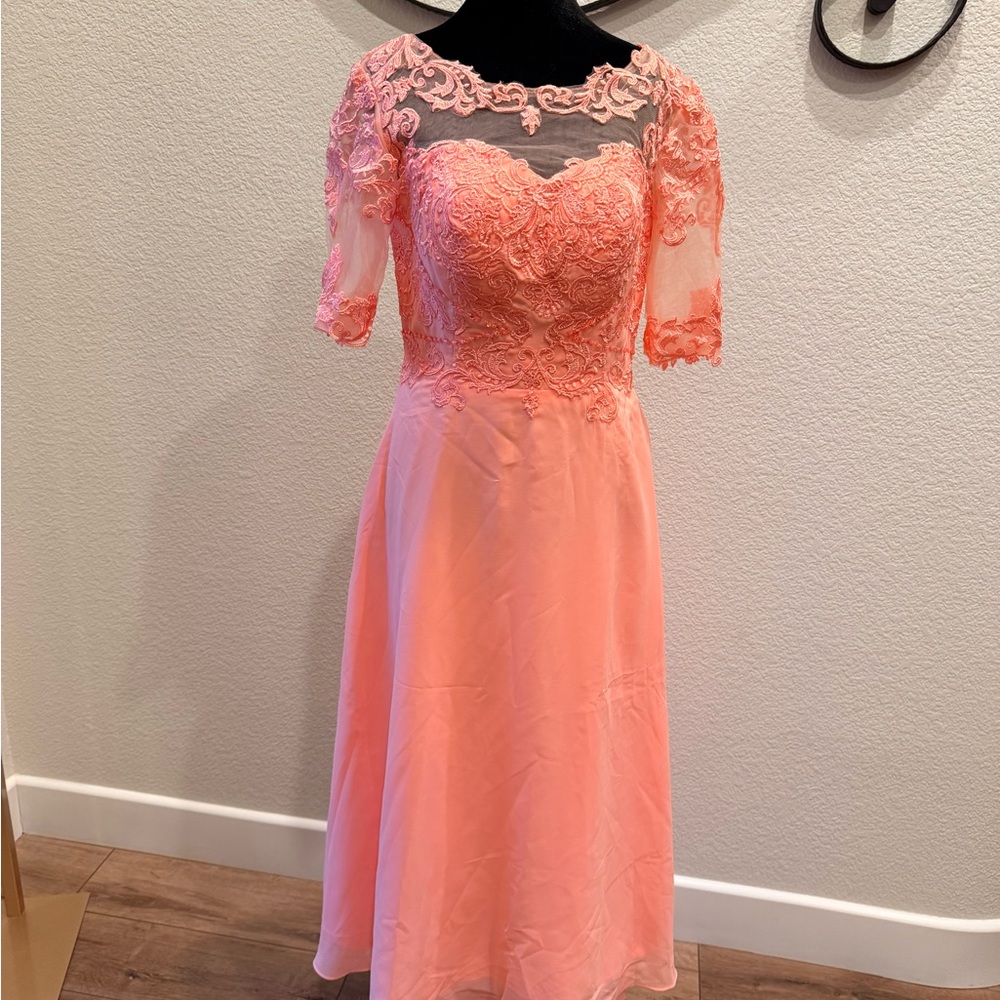 Elegant Lace Midi Dress in Peach